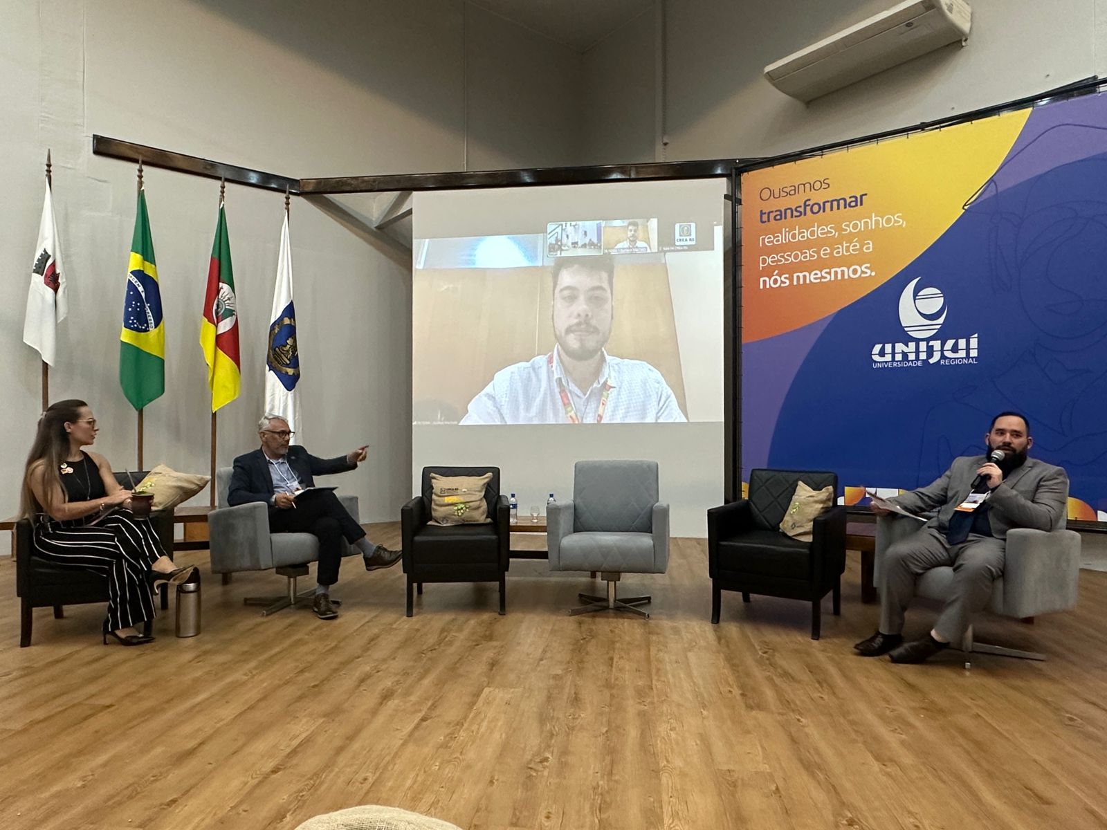 O Arquiteto e urbanista Gustavo Batista Machado, da diretoria técnica da secretaria estadual de Meio Ambiente e Infraestrutura, participou online